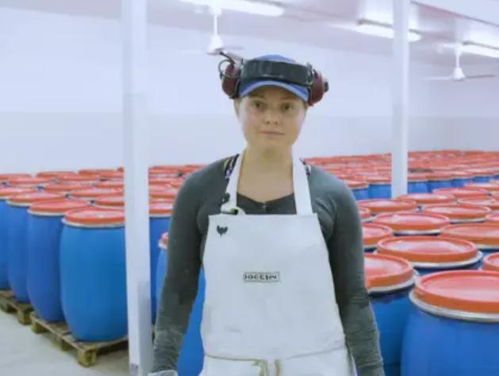 堪稱全球最臭工廠,狗進去都吐出隔夜飯,做出來的食品卻人人愛吃